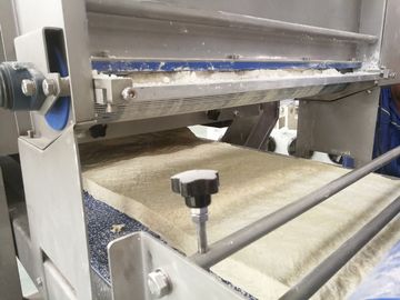 آلة العجين المعجنات النفخة الصناعية المستخدمة لإنتاج كتلة العجين مغلفة المزود